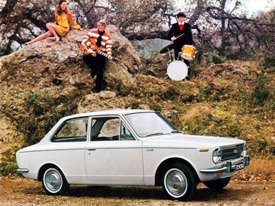 Так выглядела первая Corolla - в 1966 году это был 2-дверный седан